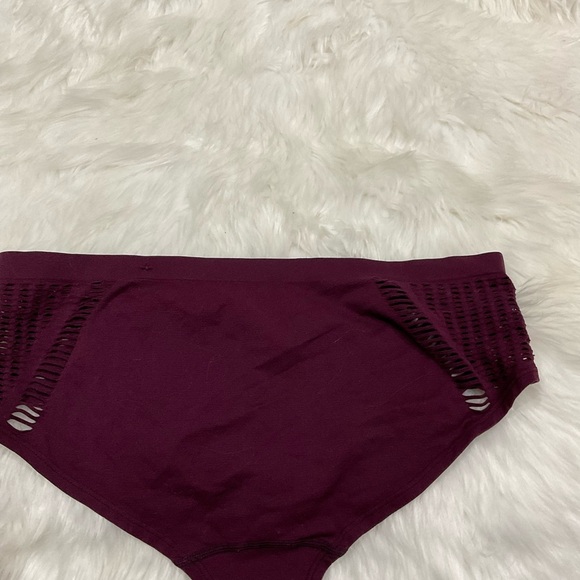 Bombshell Victoria's Secret Lace Bra Set in Burgundy - Picture 9 of 15